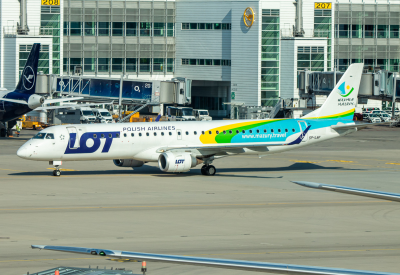 Photo of SP-LNF - LOT Polish Airlines Embraer E195 at MUC on AeroXplorer Aviation Database