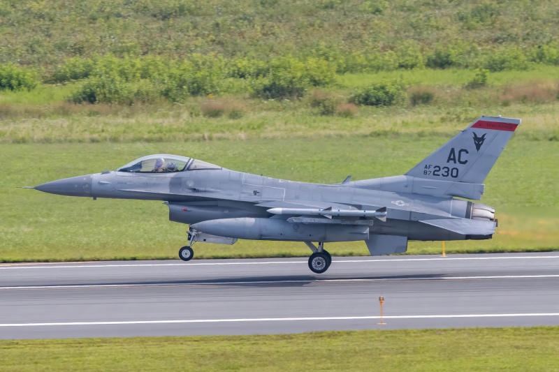 Photo of 87-0230 - USAF - United States Air Force General Dynamics F-16 Fighting Falcon at ACY on AeroXplorer Aviation Database