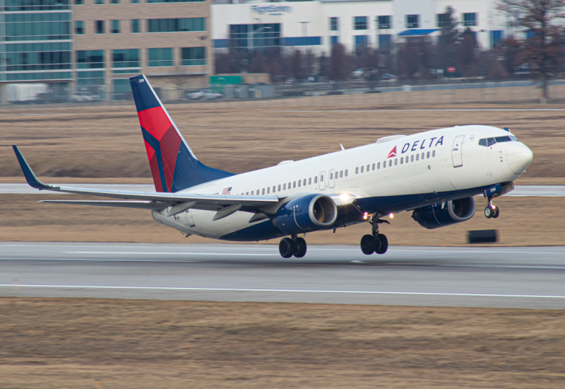 Photo of N3750D - Delta Airlines Boeing 737-800 at CMH on AeroXplorer Aviation Database