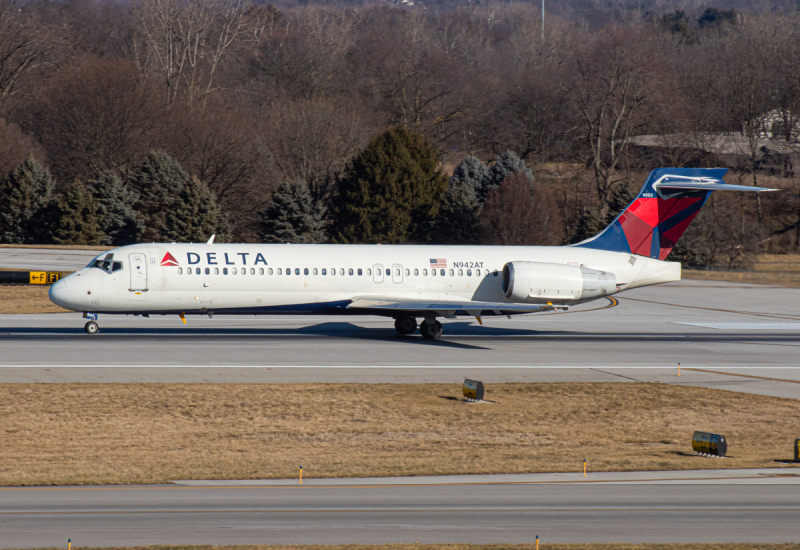 Photo of N942AT - Delta Airlines Boeing 717-200 at CMH on AeroXplorer Aviation Database