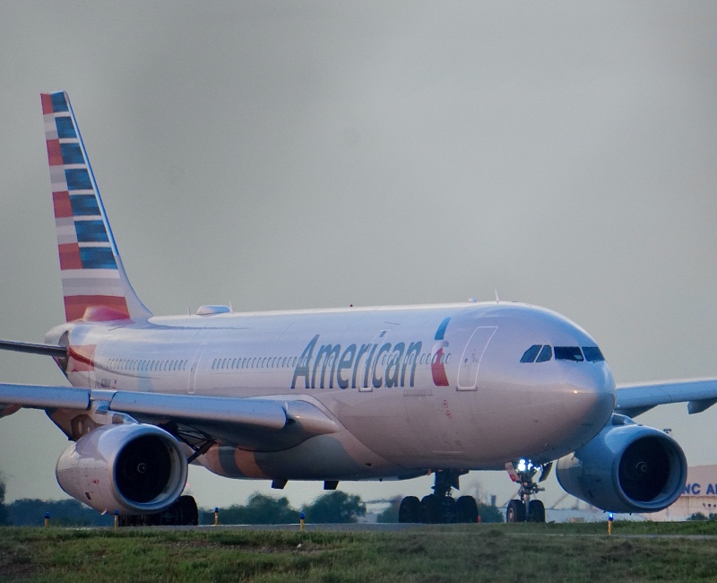 Photo of N289AY - American Airlines Airbus A330-200 at Clt on AeroXplorer Aviation Database