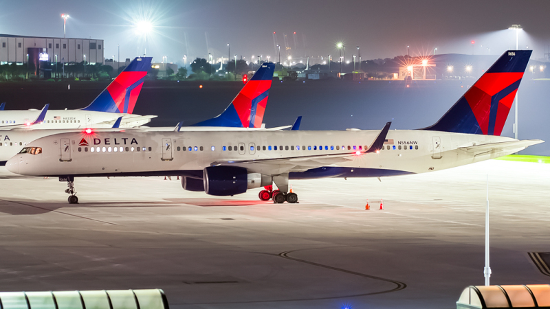 Photo of N556NW  - Delta Airlines Boeing 757-200 at SAV on AeroXplorer Aviation Database