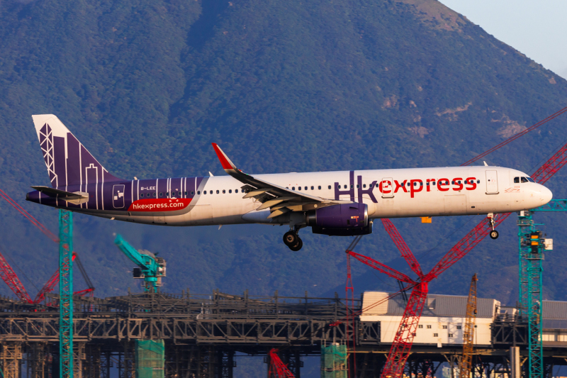 Photo of B-LEE - Hong Kong Express Airbus A321-200 at HKG on AeroXplorer Aviation Database