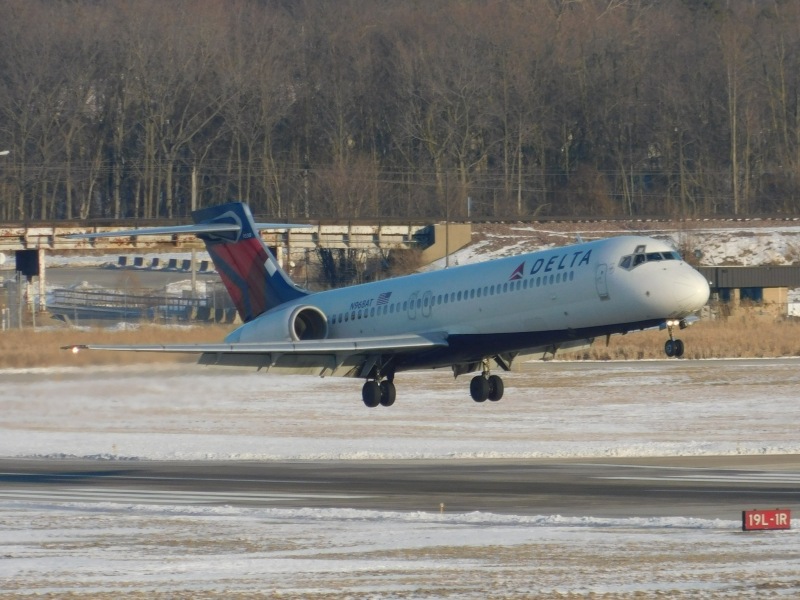 Photo of N968AT - Delta Airlines Boeing 717-200 at MKE on AeroXplorer Aviation Database