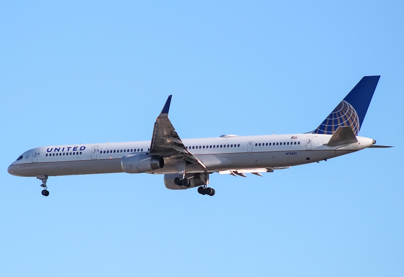 Photo of N75851 - United Airlines Boeing 757-300 at ORD on AeroXplorer Aviation Database