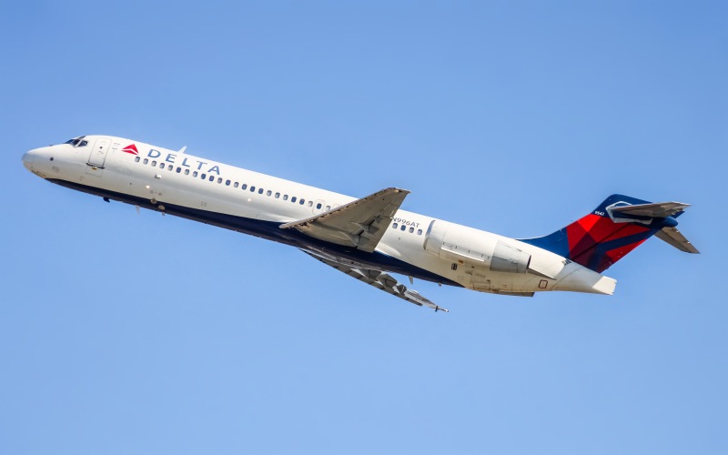 Photo of N996AT - Delta Airlines Boeing 717-200 at BWI on AeroXplorer Aviation Database
