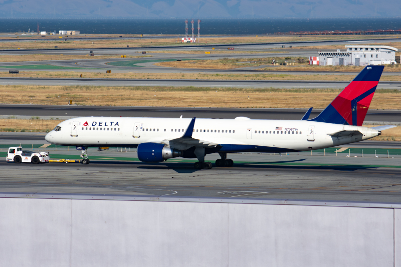 Photo of N705TW - Delta Airlines Boeing 757-200 at SFO on AeroXplorer Aviation Database