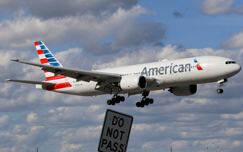 Photo of N775AN - American Airlines Boeing 777-200ER at MIA on AeroXplorer Aviation Database