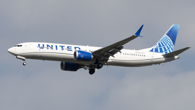 Photo of N37527 - United Airlines Boeing 737 MAX 9 at IAD on AeroXplorer Aviation Database