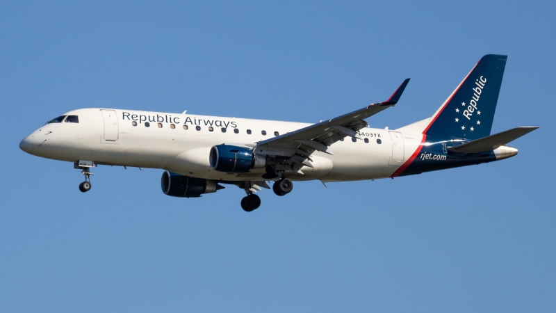 Photo of N403YX - Republic Airways Embraer E170 at DCA on AeroXplorer Aviation Database