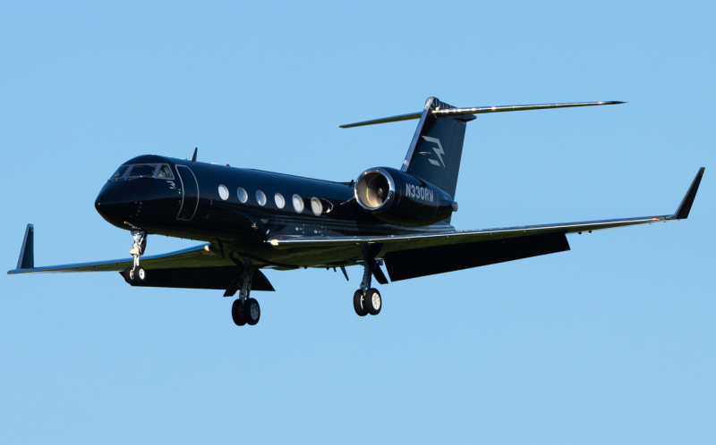 Photo of N330RW - PRIVATE Gulfstream G-IV at PIT on AeroXplorer Aviation Database