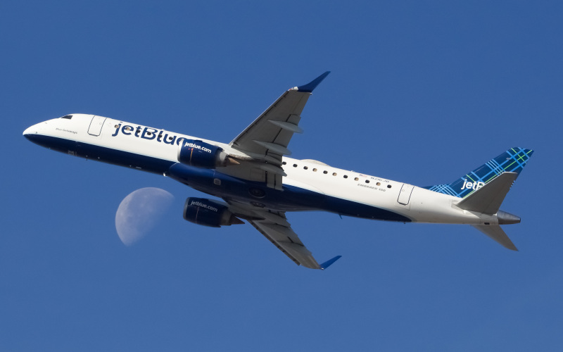 Photo of N216JB - JetBlue Airways Embraer E190 at EWR on AeroXplorer Aviation Database