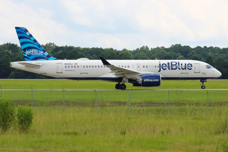 Photo of N3125J - JetBlue Airways Airbus A220-300 at SAV on AeroXplorer Aviation Database