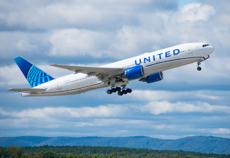 Photo of N213UA - United Airlines Boeing 777-200 at IAD on AeroXplorer Aviation Database