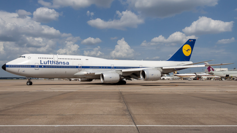 Photo of D-ABYT - Lufthansa Boeing 747-8i at IAH on AeroXplorer Aviation Database