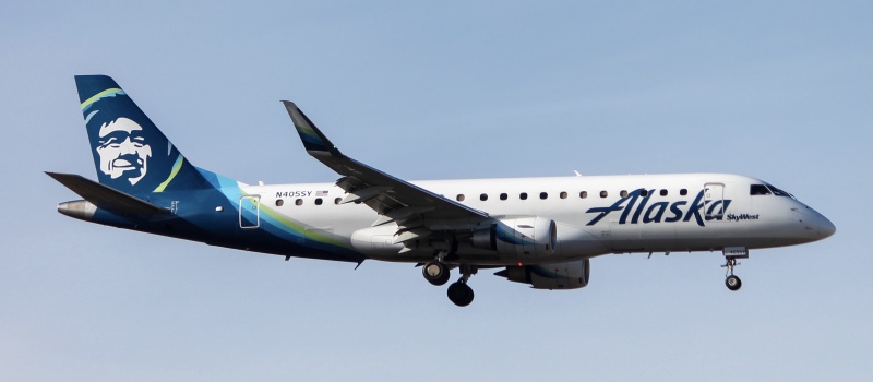 Photo of N405SY - Alaska Airlines Embraer E175 at SLC on AeroXplorer Aviation Database