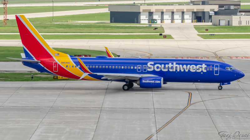 Photo of N8696E - Southwest Airlines Boeing 737-800 at MKE on AeroXplorer Aviation Database