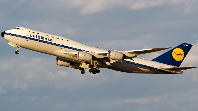 Photo of D-ABYT - Lufthansa Boeing 747-8i at LAX on AeroXplorer Aviation Database