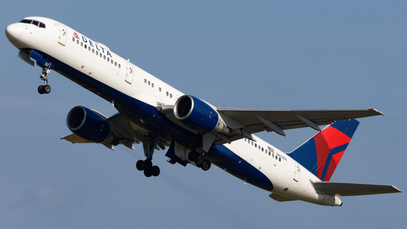 Photo of N652DL - Delta Airlines Boeing 757-200 at PIE on AeroXplorer Aviation Database