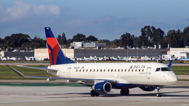 Photo of N264SY - Delta Airlines Embraer E175 at SNA on AeroXplorer Aviation Database