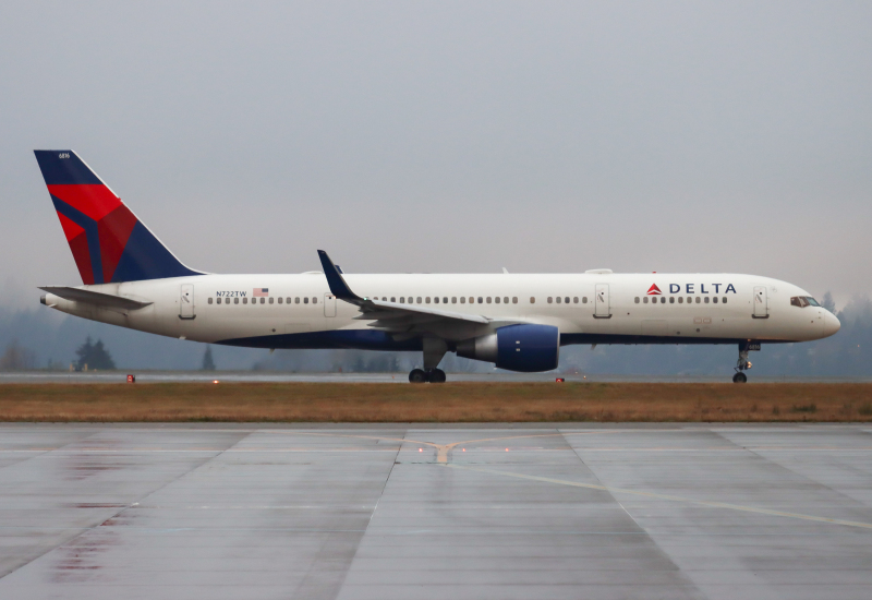 Photo of N722TW - Delta Airlines Boeing 757-200 at SEA on AeroXplorer Aviation Database