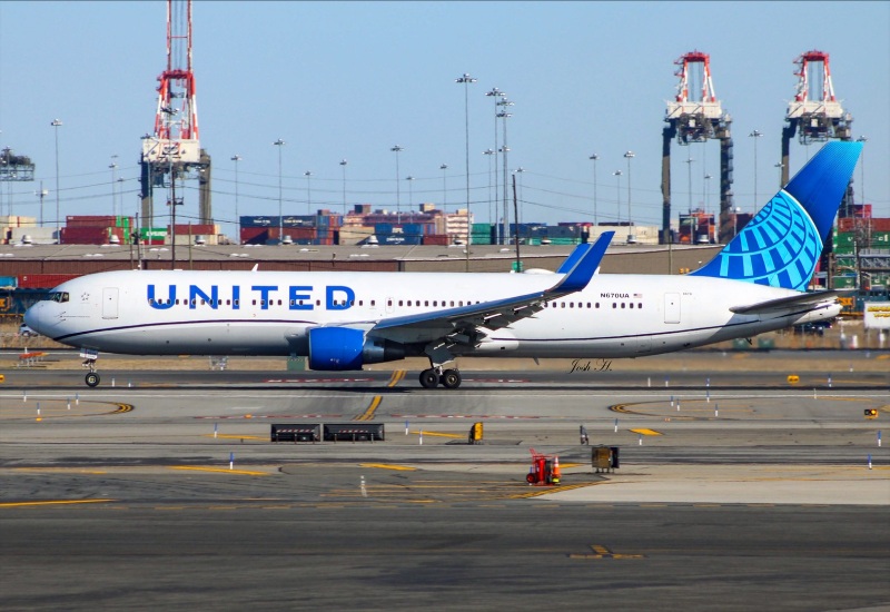 Photo of N670UA - United Airlines Boeing 767-300ER at EWR on AeroXplorer Aviation Database