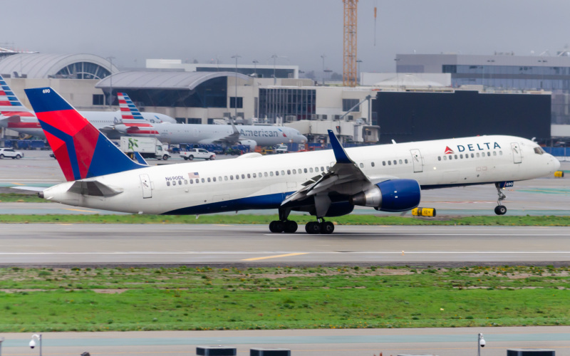 Photo of N690DL - Delta Airlines Boeing 757-200 at LAX on AeroXplorer Aviation Database