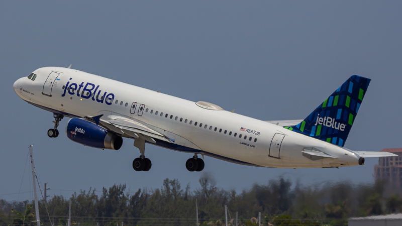 Photo of N587JB - JetBlue Airways Airbus A320 at FLL on AeroXplorer Aviation Database