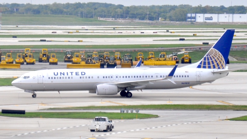 Photo of N69810 - United Airlines  Boeing 737-700 at ORD on AeroXplorer Aviation Database