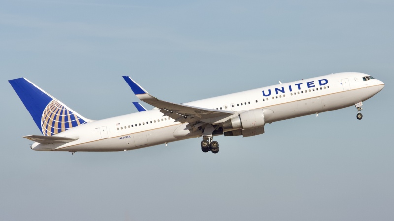 Photo of N660UA - United Airlines Boeing 767-300ER at IAH on AeroXplorer Aviation Database