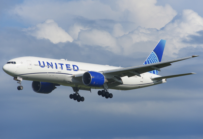 Photo of N77006 - United Airlines Boeing 777-200ER at GRB on AeroXplorer Aviation Database