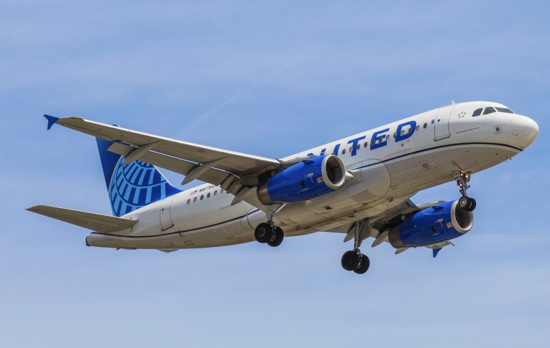 Photo of N875UA - United Airlines Airbus A319 at YYZ on AeroXplorer Aviation Database