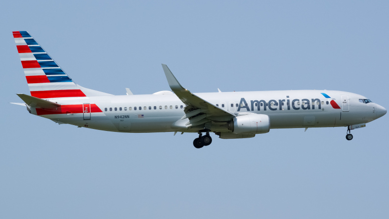 Photo of N942NN - American Airlines Boeing 737-800 at ORD on AeroXplorer Aviation Database