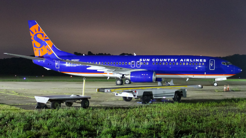 Photo of N829SY - Sun Country Airlines Boeing 737-800 at LUK on AeroXplorer Aviation Database