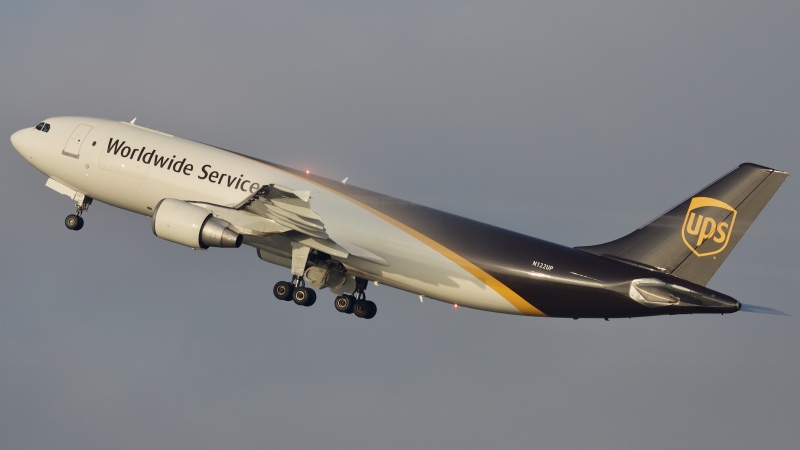 Photo of N122UP - United Parcel Service Airbus A300F-600 at IAH on AeroXplorer Aviation Database