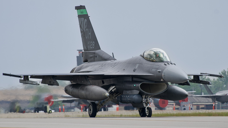 Photo of 89-2128 - USAF - United States Air Force General Dynamics F-16 Fighting Falcon at LCK on AeroXplorer Aviation Database