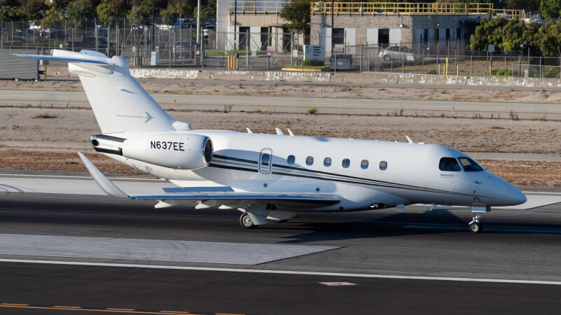 Photo of N637EE - PRIVATE EMB-550 at BUR on AeroXplorer Aviation Database