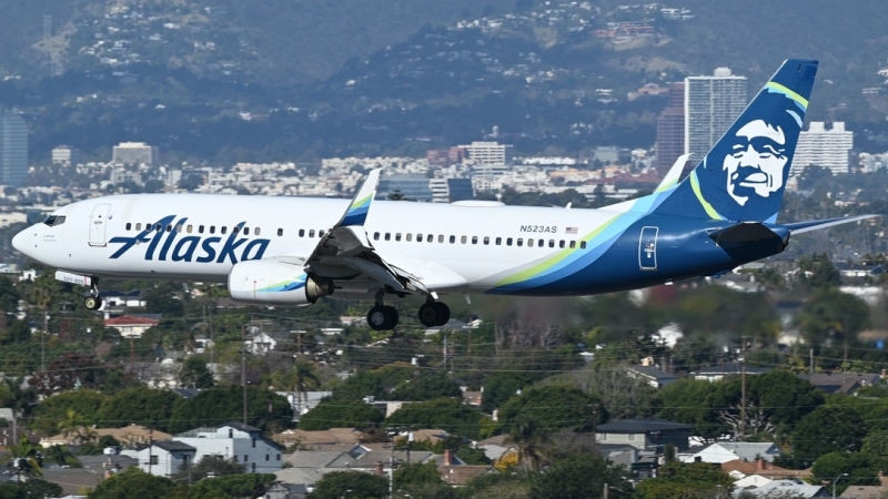 Photo of N523AS - Alaska Airlines Boeing 737-800 at LAX on AeroXplorer Aviation Database