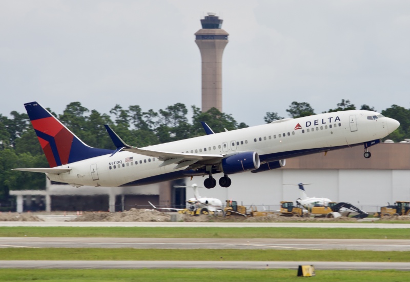 Photo of N911DQ - Delta Airlines Boeing 737-900ER at IAH on AeroXplorer Aviation Database