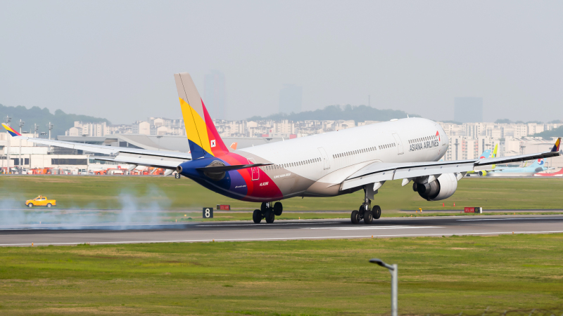 Photo of HL8286 - Asiana Airlines Airbus A330-300 at GMP on AeroXplorer Aviation Database
