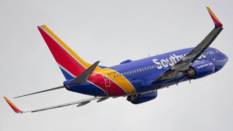 Photo of N487WN - Southwest Airlines Boeing 737-700 at FLL on AeroXplorer Aviation Database