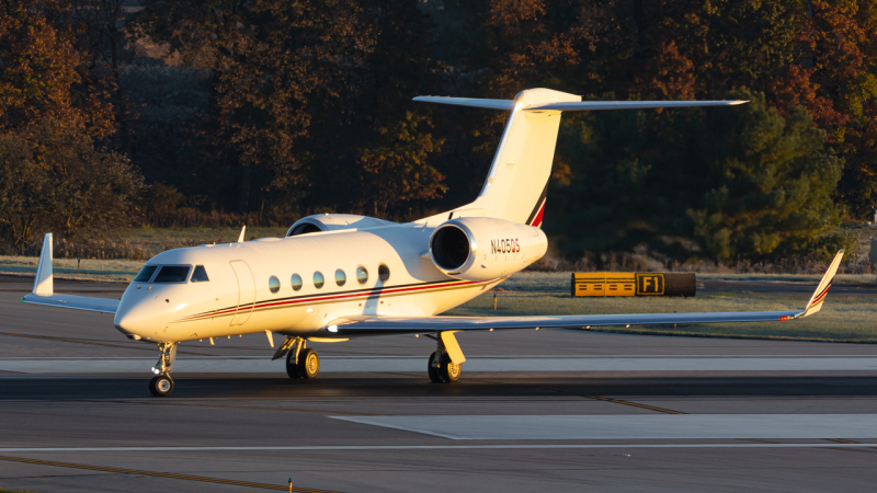Photo of N405QS - NetJets Gulfstream IV at CMH on AeroXplorer Aviation Database