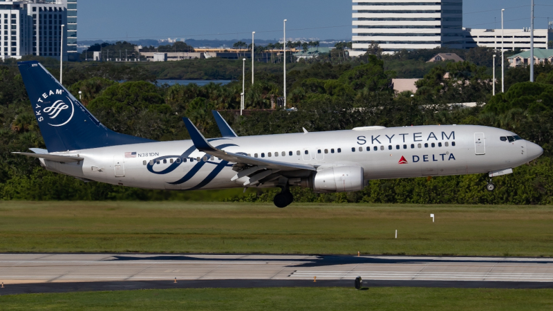 Photo of N381DN  - Delta Airlines Boeing 737-800 at TPA on AeroXplorer Aviation Database