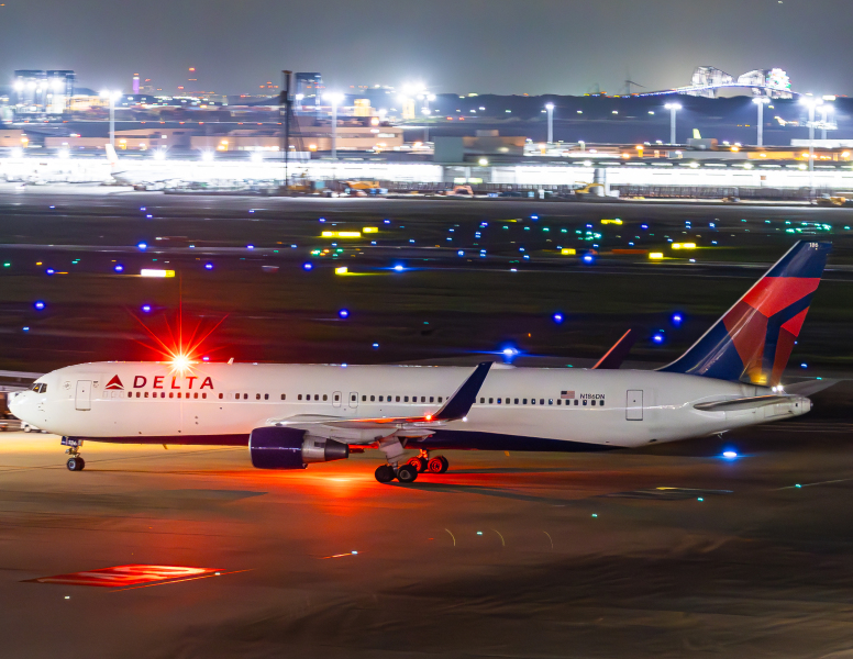 Photo of N186DN - Delta Airlines Boeing 767-300ER at HND on AeroXplorer Aviation Database