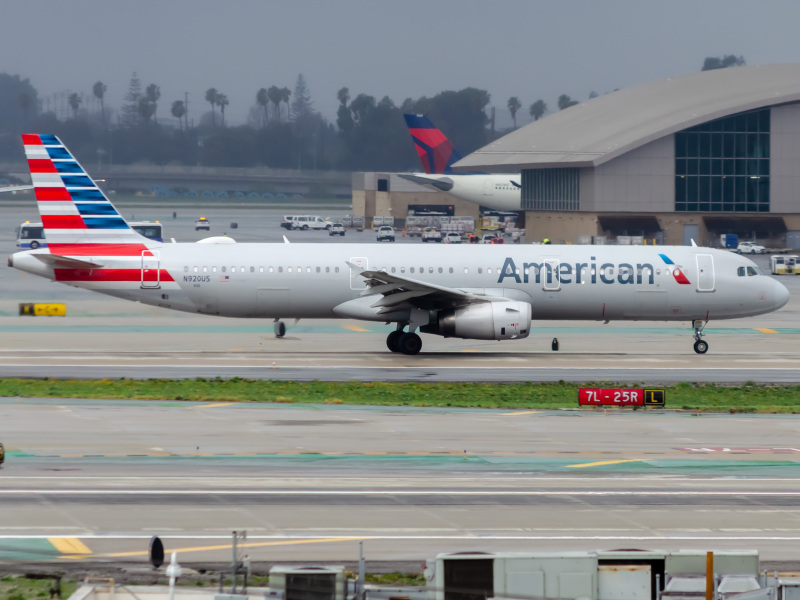 Photo of N920US - American Airlines Airbus A321-200 at LAX on AeroXplorer Aviation Database
