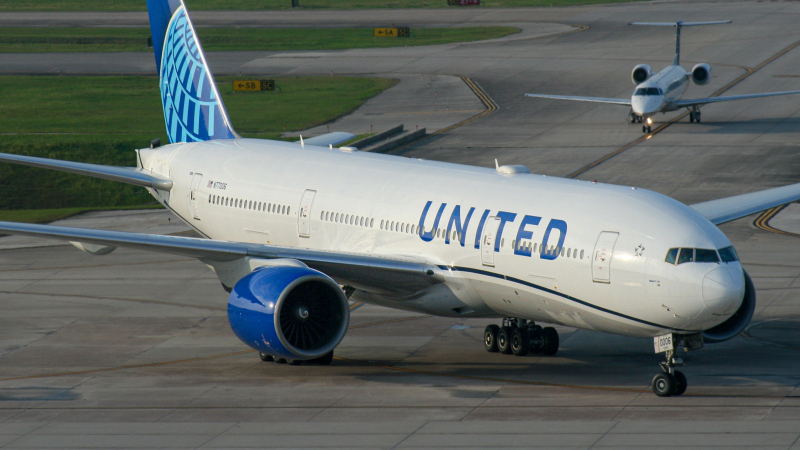 Photo of N77006 - United Airlines Boeing 777-200ER at IAH on AeroXplorer Aviation Database