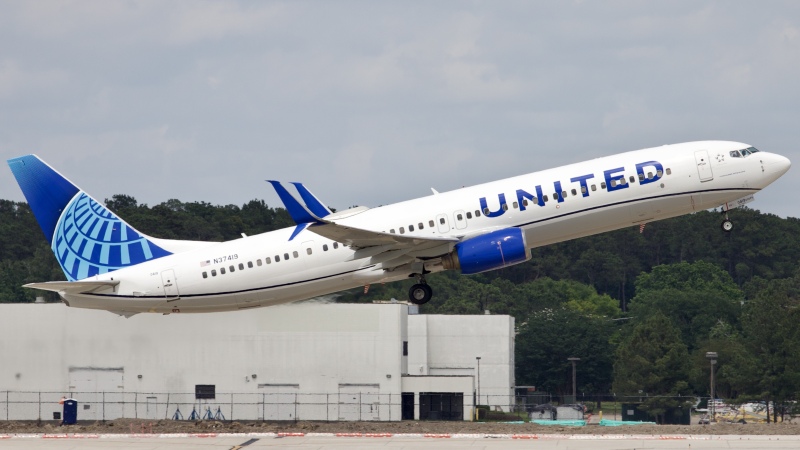 Photo of N37419 - United Airlines Boeing 737-900ER at IAH on AeroXplorer Aviation Database