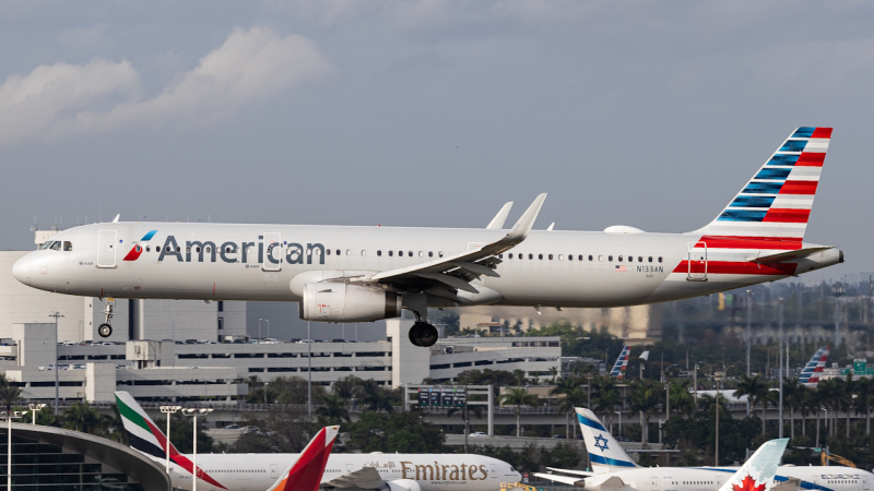 Photo of N133AN - American Airlines Airbus A321-200 at MIA on AeroXplorer Aviation Database