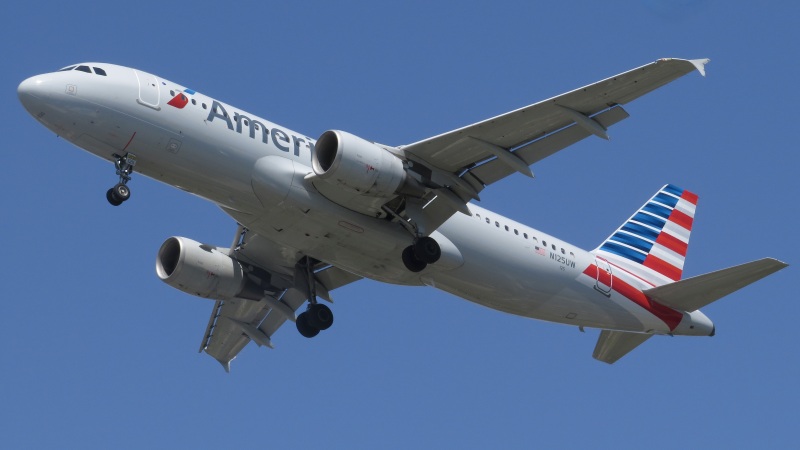 Photo of N125UW - American Airlines Airbus A320 at DAB on AeroXplorer Aviation Database