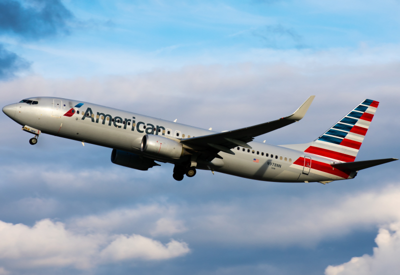 Photo of N978NN - American Airlines Boeing 737-800 at CLT on AeroXplorer Aviation Database